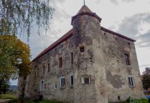 Привид закоханої графині блукає по Чинадіївському замку Чинадіївський замок