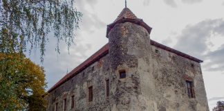 Привид закоханої графині блукає по Чинадіївському замку Чинадіївський замок