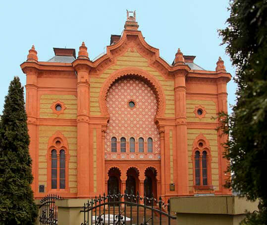 Філармонія в Ужгороді колишня синагога