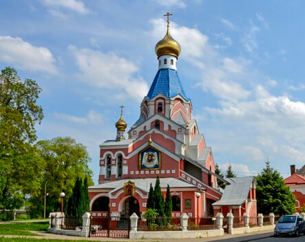Свято-Покровський православний храм в Ужгороді. Побудований закошти російських емігрантів в 1930-х роках