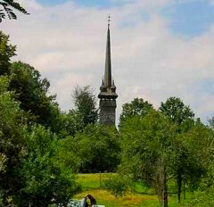 Церква в селі Данилово здалеку