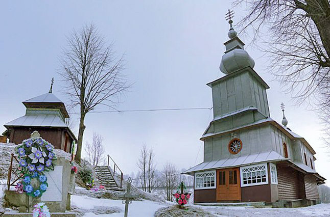 Церква з дзвіницею в селі Біласовиця