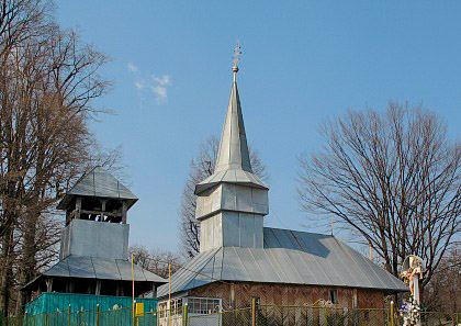 Храм з дзвіницею в селі Івашковиця