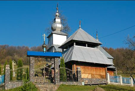 Вхідні ворота до Котельницької церкви