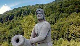 Легендарний опришок Григір Пинтя Пам'ятник Пинті Хороброму в селищі Дубове