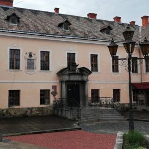 Художня школа в старовинній будівлі (Мукачево)