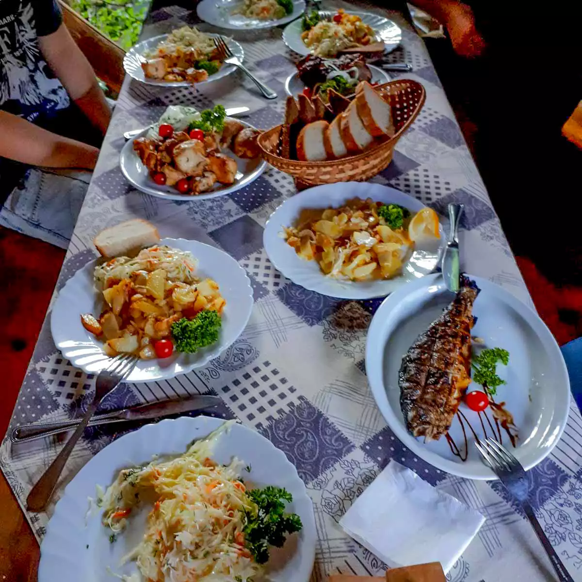 Davir-kolyba restaurant in Lumshory
