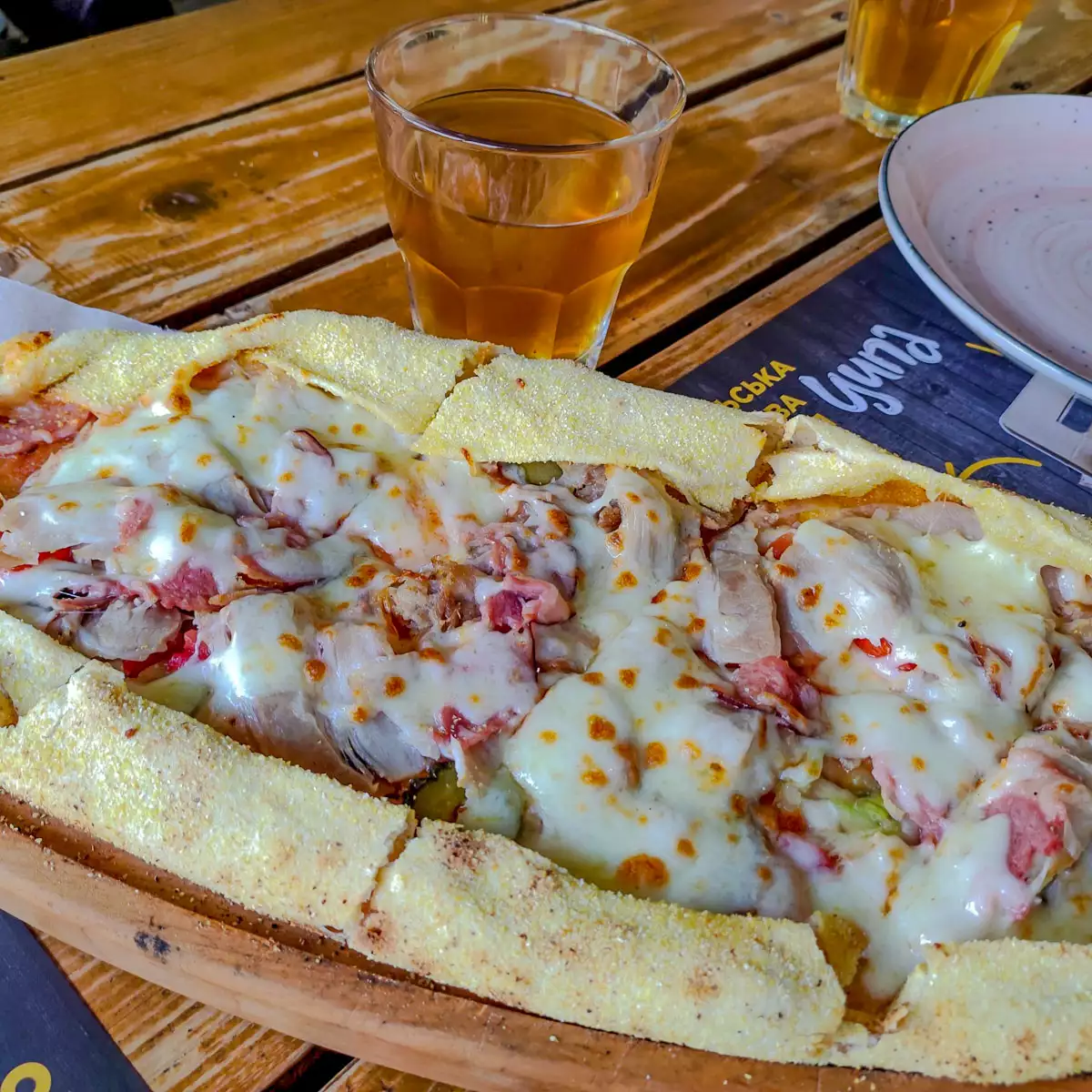 Піцерія «Гуцульська піца під газдівське пиво»