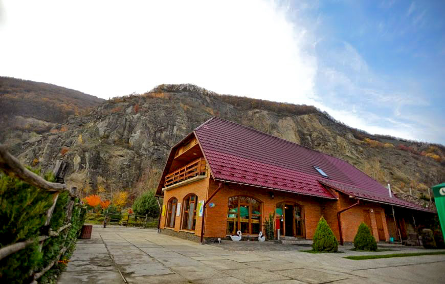 Розважально-готельний комплекс «Чорна Гора»