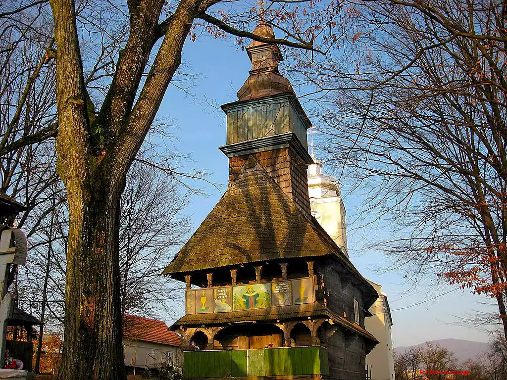 Церква Покрови Пресвятої Богородиці у селі Дешковиця