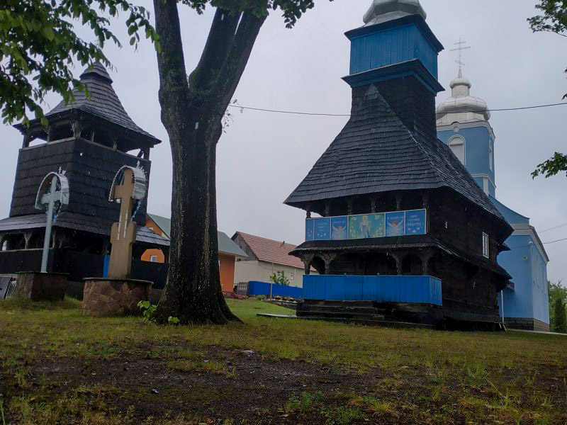 Церква Покрови Пресвятої Богородиці у селі Дешковиця