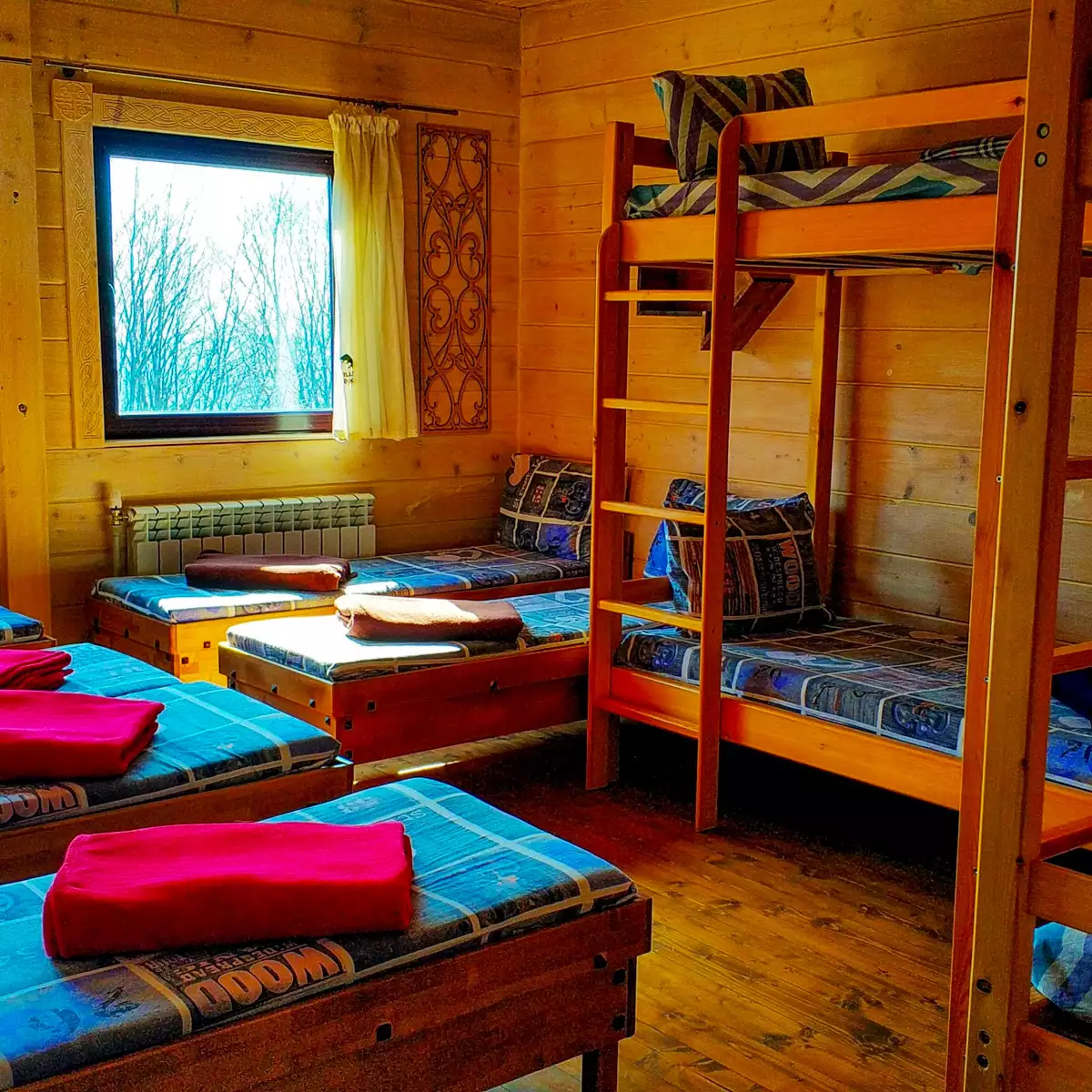 Шестимісна кімната у туристичному притулку Явірник