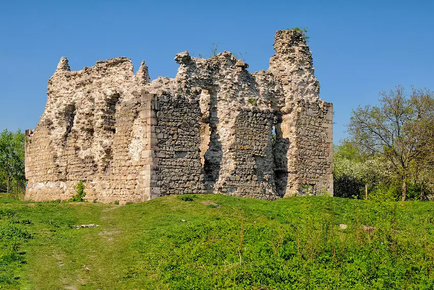 Середнянський замок тамплієрів