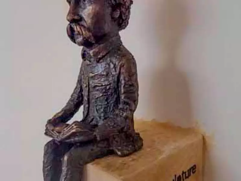 Міні-скульптура «Янош Арань»