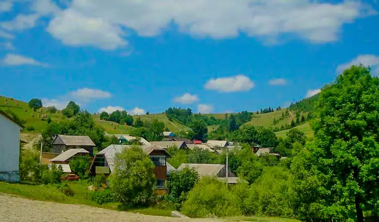 Село Задільське