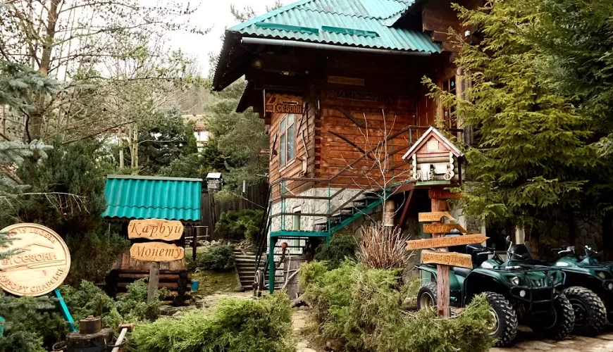 Садиби та котеджі у Славському