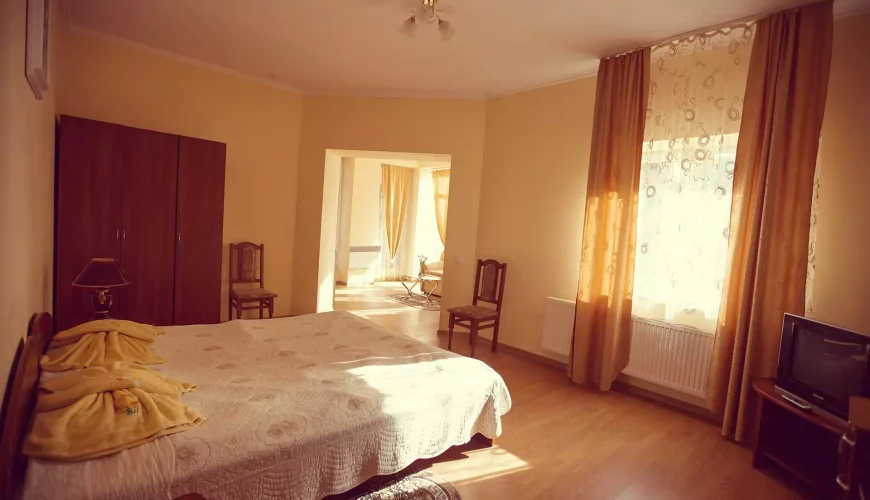 Номер Люкс у готелі "Едельвейс" (Шаян)