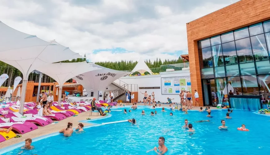 Житло з басейном у Буковелі