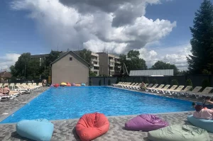 Житло з басейном у Мукачево