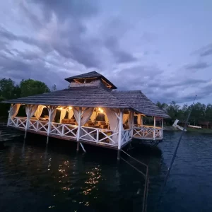 Ресторан «Озеро Сілоамська купальня»