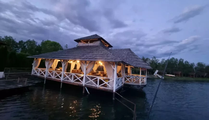 Ресторан «Озеро Сілоамська купальня»