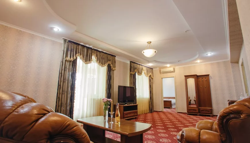 Номер Люкс у готелі «Камелот»