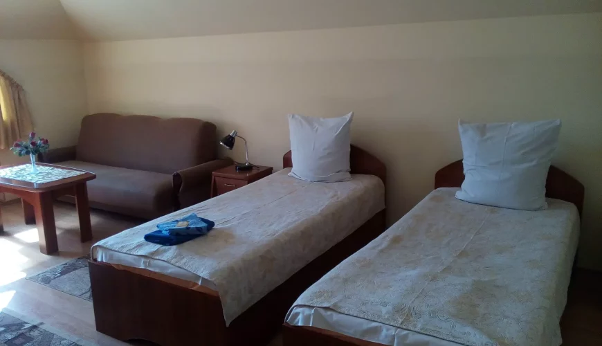 Чотиримісний номер у готель «Дельфін» в Мукачево