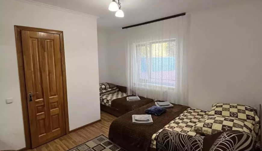 2-кімнатний сімейний номер з терасою у приватній садибі "Бункер"