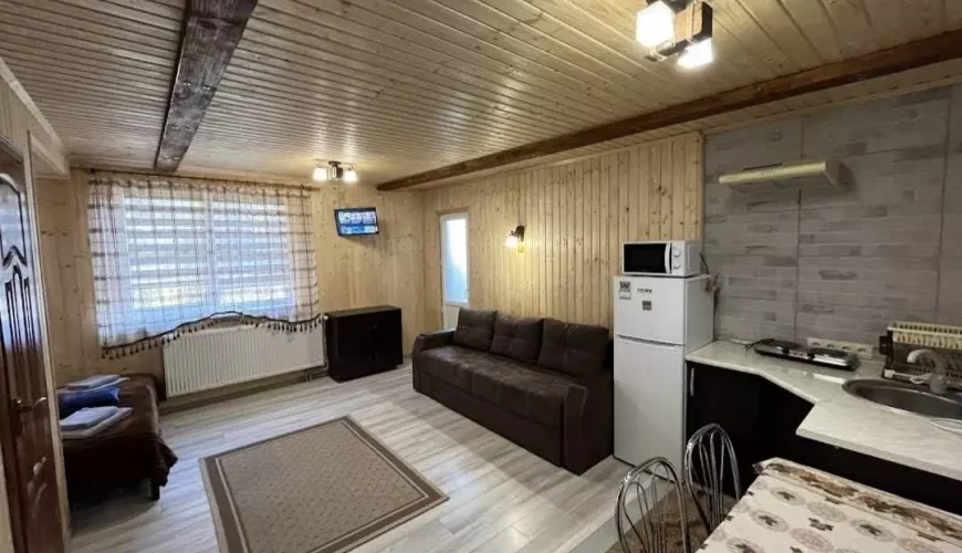 4-місний номер з балконом у приватній садибі "Бункер"