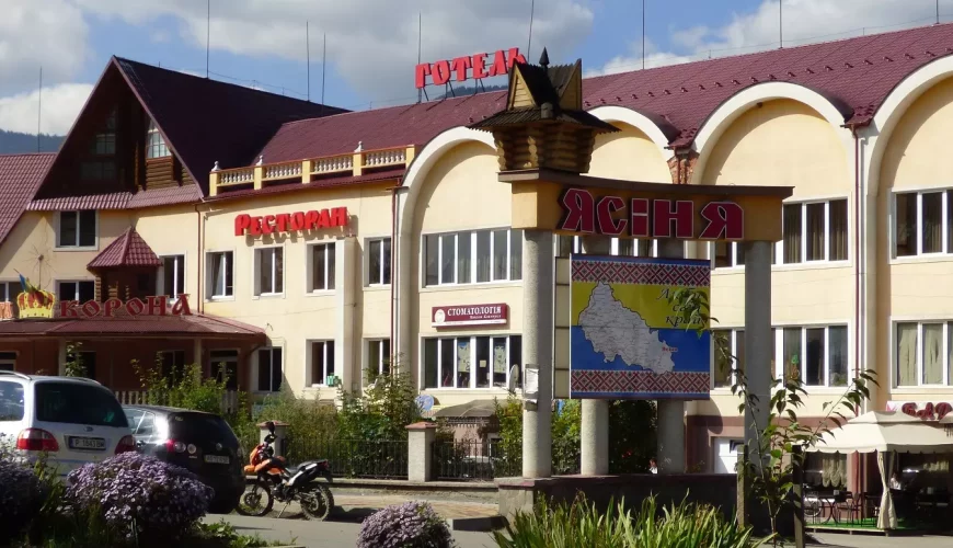 Готелі в Ясіні