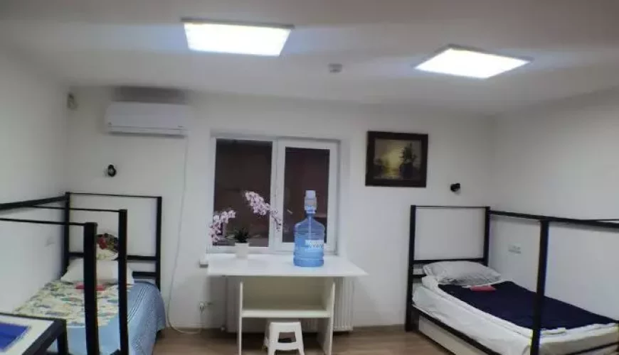 Ліжко в 5-місному номері хостелу "Солензара"