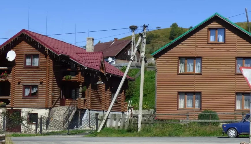 Садиби та котеджі в Ясіні