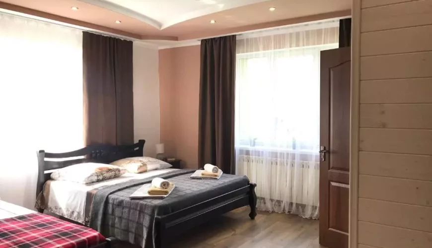 Тримісний номер у садибі «Чотири Сезони» в Ізках