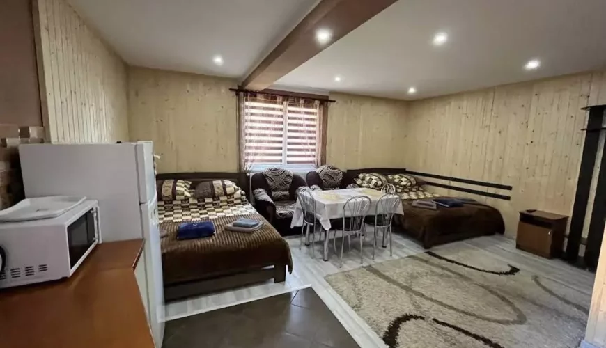 Чотирbмісний номер студіо з видом на гори у садибі "Бункер"