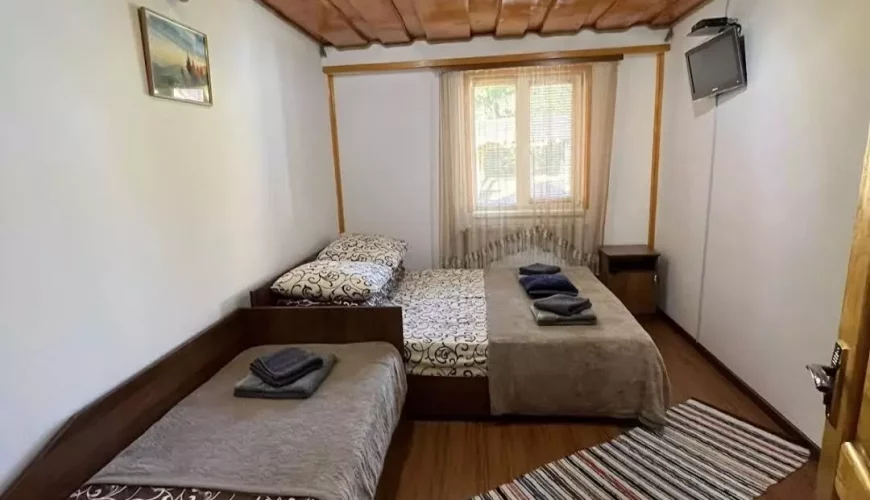 Будинок на 16 осіб на території приватної садиби "Бункер"