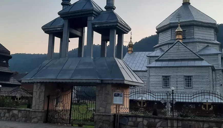 Церква Пресвятої Трійці у Микуличині