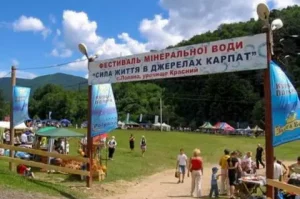 Фестиваль мінеральної води поблизу села Уклин в 2018 році