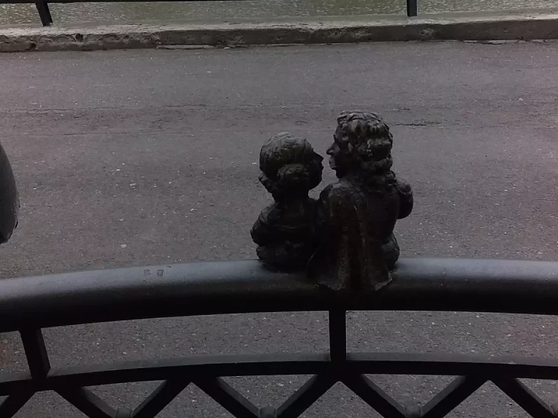 Міні-скульптура «Крістіна Чакі та Міклош Берчені» в Ужгороді