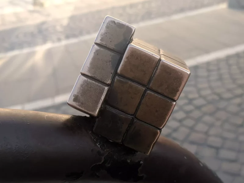 Міні-скульптура "Кубик Рубіка" в Ужгороді