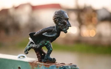 Міні-скульптура «Тивадар Чонтварі» в Ужгороді