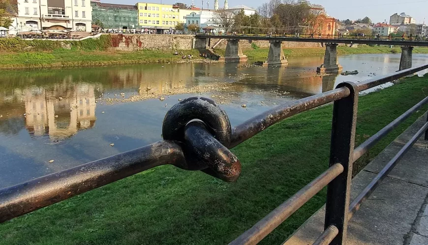 Міні-скульптура «Вузол Кротона» в Ужгороді