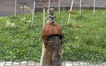 Міні-скульптура «Закарпатські чемпіони» в Ужгороді