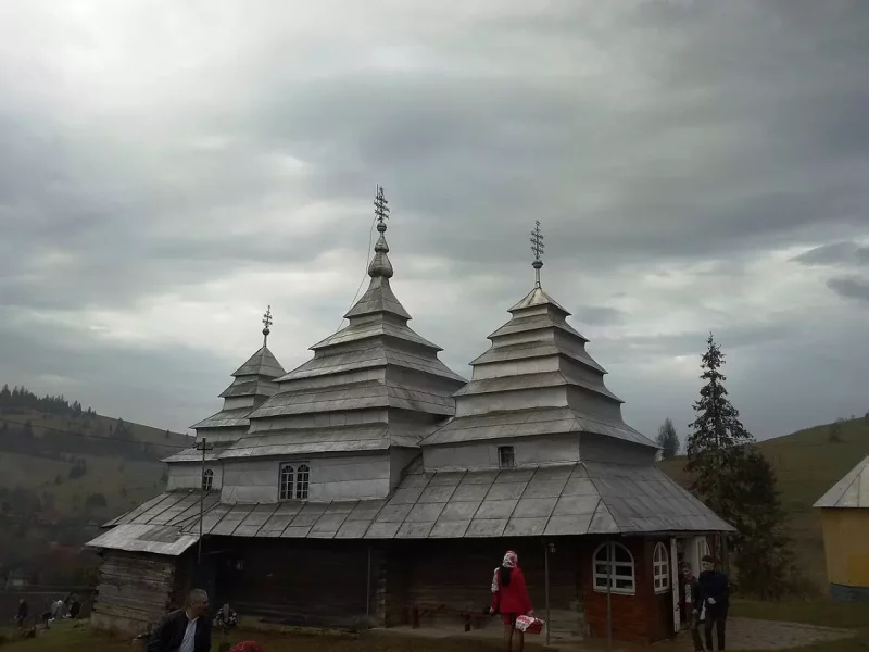 Церква святого Миколая в селі Верхній Студений