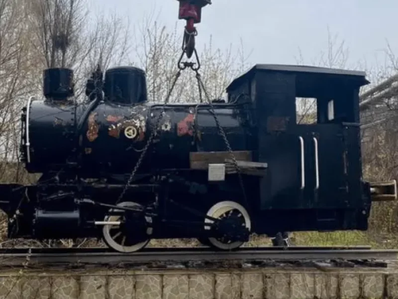 Паровоз перевезений з Дніпра